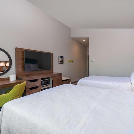 Hampton Inn Riverside March Air Force Base, Ca מראה חיצוני תמונה